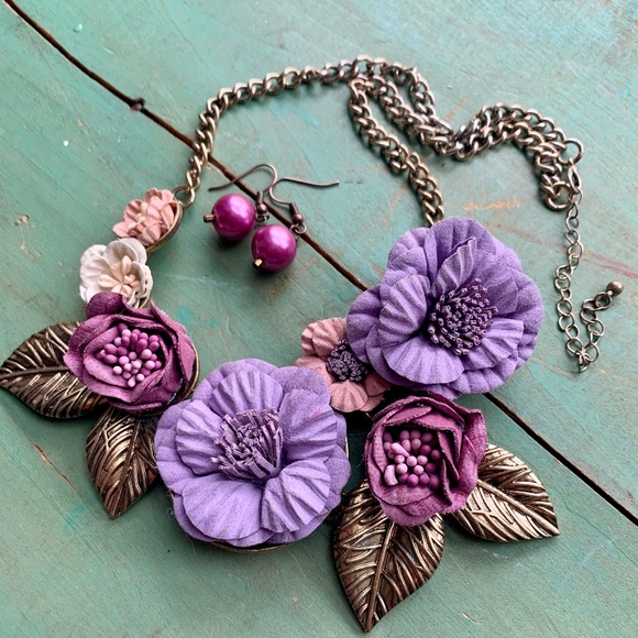 💜 Gorgeous Shades of Purple Flowers Necklace & Vintage Purple Pearl Earrings - Picture 1 of 8
